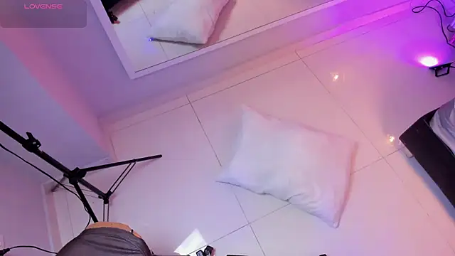 Mia Valentine  online show from 10, 11, 2025