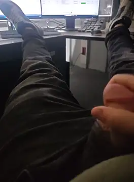 Snapshot of stunning_stallion chatting on 18, 10, 2025 stunning stallion online show from 18, 10, 2025