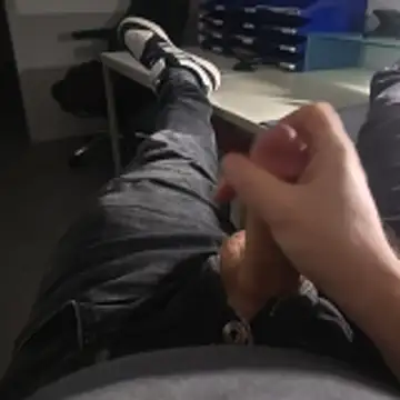 Snapshot of stunning_stallion chatting on 21, 11, 2025 stunning stallion online show from 21, 11, 2025