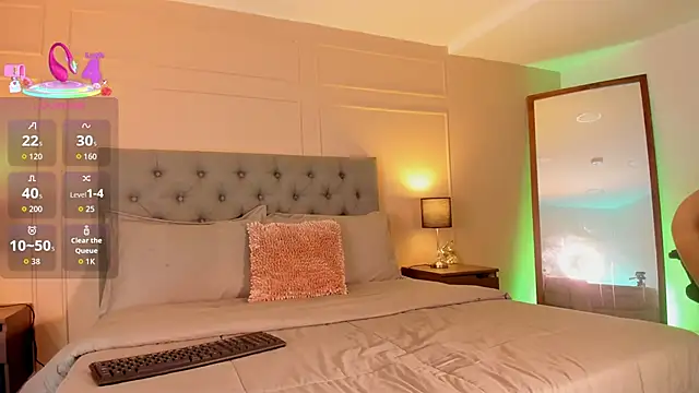 Snapshot of ALICESANDOVAL chatting on 8, 10, 2025 ALICESANDOVAL online show from 8, 10, 2025