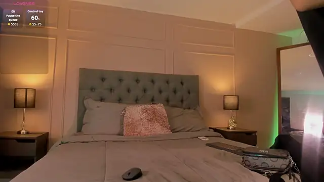 Snapshot of ALICESANDOVAL chatting on 27, 10, 2025 ALICESANDOVAL online show from 27, 10, 2025