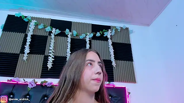  leda swan  online show from 26, 6, 2026