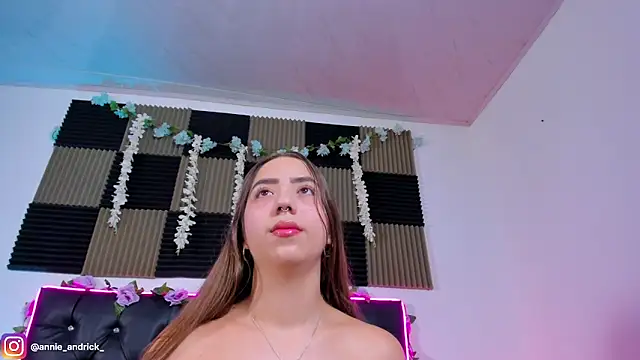  leda swan  online show from 28, 6, 2026