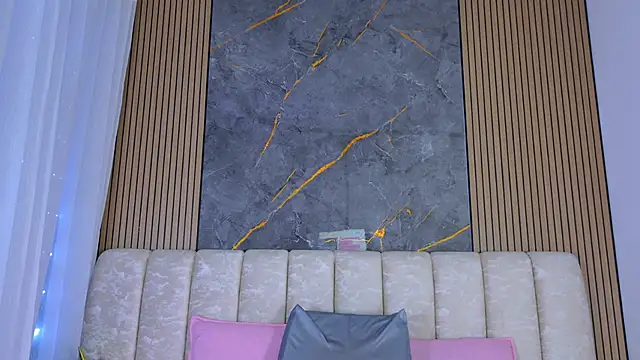 mia scot online show from 21, 4, 2026