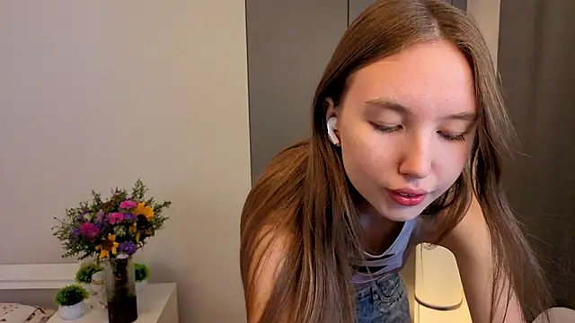 ElfredaTupy online show from 14, 9, 2025