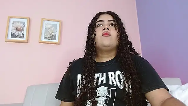 Snapshot of lourdes_moon22 chatting on 20, 9, 2025 lourdes moon22 online show from 20, 9, 2025