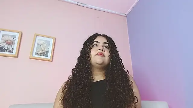 Snapshot of lourdes_moon22 chatting on 24, 9, 2025 lourdes moon22 online show from 24, 9, 2025