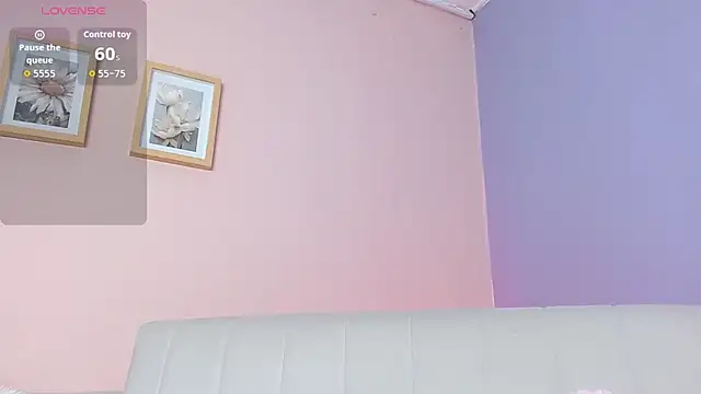 Snapshot of lourdes_moon22 chatting on 10, 10, 2025 lourdes moon22 online show from 10, 10, 2025