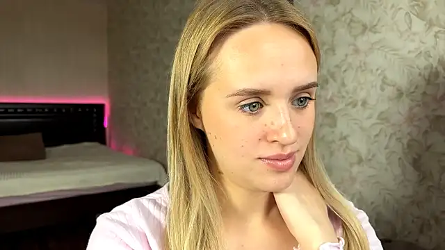 ElisabetLorney online show from 13, 10, 2025