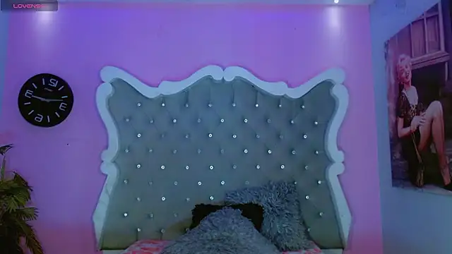 Honey Moontsts online show from 10, 3, 2026