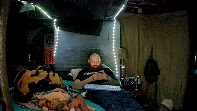 Snapshot of Cowboy815 chatting on 23, 11, 2025 Cowboy815 online show from 23, 11, 2025