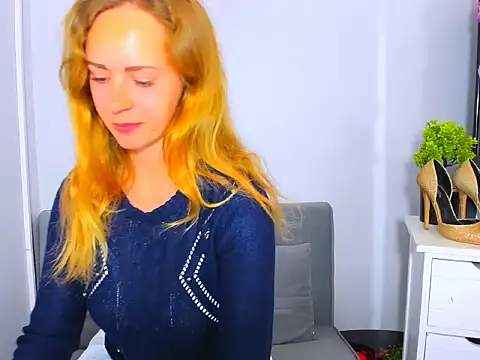 Snapshot of LyraHotty chatting on 24, 10, 2025 LyraHotty online show from 24, 10, 2025