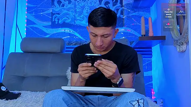 oliver mr  online show from 24, 4, 2026