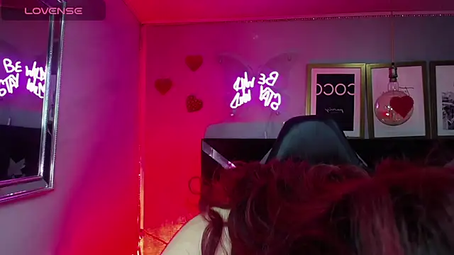 Snapshot of Red_Bunny_v chatting on 4, 6, 2026 Red Bunny v online show from 4, 6, 2026