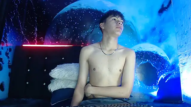 Snapshot of SemerHott chatting on 6, 11, 2025 SemerHott online show from 6, 11, 2025