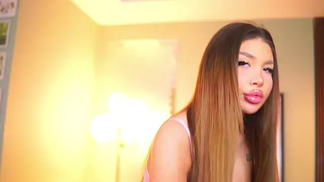 Snapshot of CassyeLips chatting on 17, 11, 2025 CassyeLips online show from 17, 11, 2025