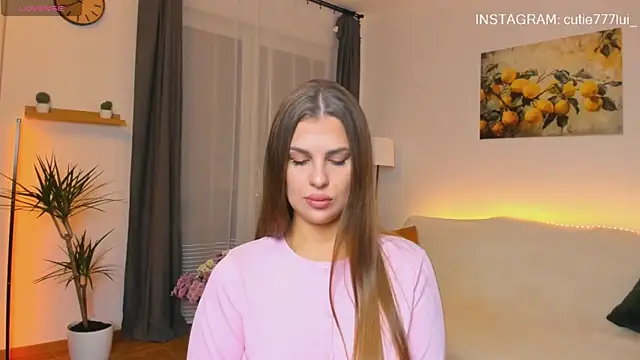 Cutie Lui  online show from 23, 9, 2025