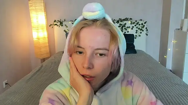 Pink Lila18 online show from 9, 9, 2025