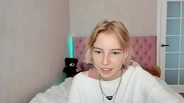 Pink Lila18 online show from 14, 9, 2025