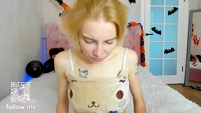 Pink Lila18 online show from 3, 11, 2025