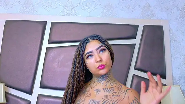 Snapshot of EmilieLake chatting on 26, 5, 2026 EmilieLake online show from 26, 5, 2026