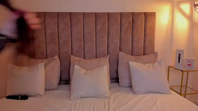 amber colliiins online show from 22, 2, 2026