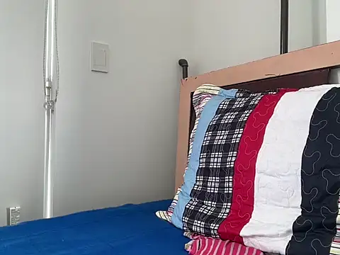 Snapshot of crossmichelle chatting on 25, 11, 2025 crossmichelle online show from 25, 11, 2025