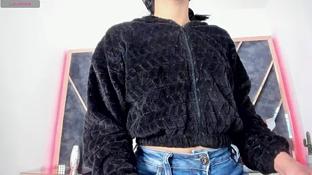 SusanaHenao online show from 11, 10, 2025