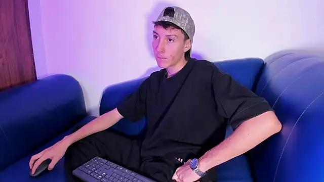 LittleDanny  online show from 19, 4, 2026