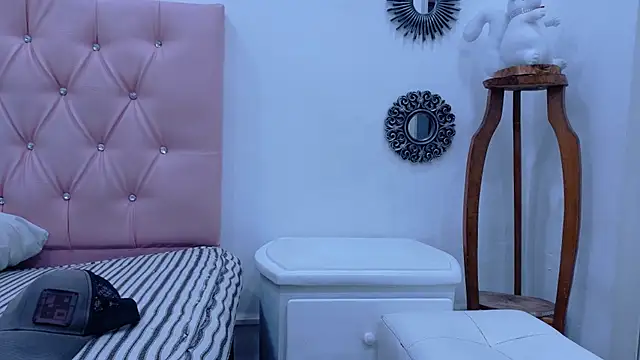 ivy scorpio online show from 29, 3, 2026