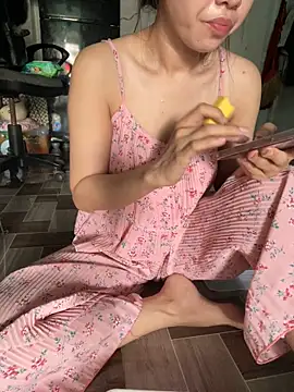 Yumii 09 online show from 3, 12, 2025