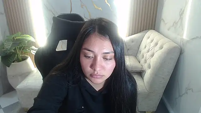 Snapshot of Ivony18_b chatting on 16, 10, 2025 Ivony18 b online show from 16, 10, 2025