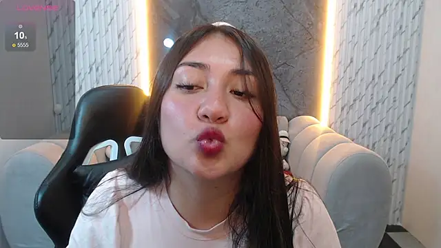 Snapshot of Ivony18_b chatting on 29, 11, 2025 Ivony18 b online show from 29, 11, 2025