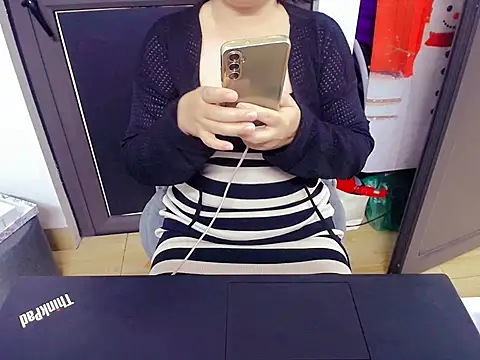 Snapshot of Phuong_Myy chatting on 16, 11, 2025 Phuong Myy online show from 16, 11, 2025