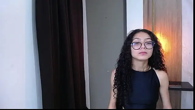 Snapshot of honeymoon_12 chatting on 25, 9, 2025 honeymoon 12 online show from 25, 9, 2025