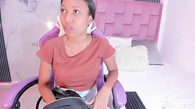 Mia Duarte1 online show from 3, 10, 2025