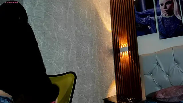 Sophi Thaylorr online show from 27, 9, 2025