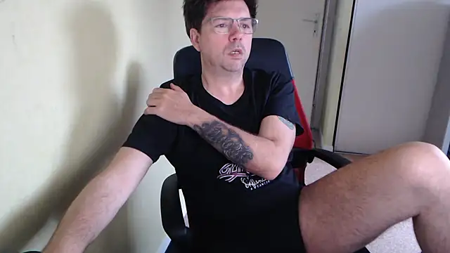 blueandwhite1 online show from 18, 4, 2026