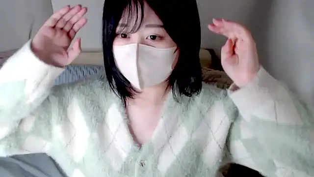 Snapshot of mi__san chatting on 2, 11, 2025 mi san online show from 2, 11, 2025