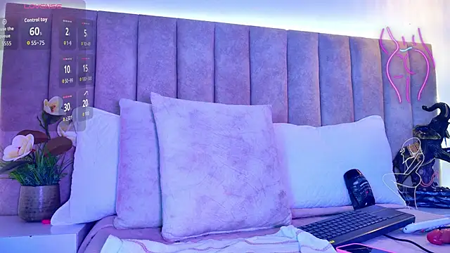 Snapshot of GabbieMonson chatting on 22, 10, 2025 GabbieMonson online show from 22, 10, 2025