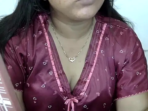 Snapshot of Mon-Luv chatting on 10, 4, 2026 Mon-Luv online show from 10, 4, 2026