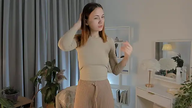 SirenaOstrem online show from 15, 9, 2025