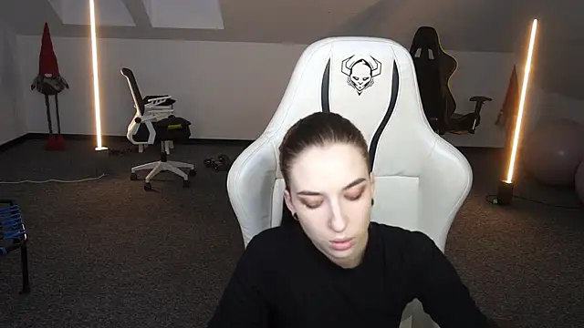  Lili 054 online show from 5, 10, 2025