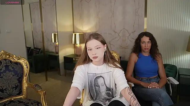 Snapshot of Ella_054 chatting on 19, 9, 2025 Ella 054 online show from 19, 9, 2025