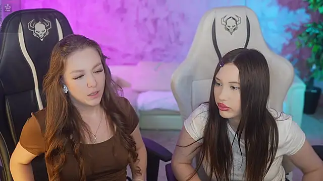 Snapshot of Ella_054 chatting on 7, 10, 2025 Ella 054 online show from 7, 10, 2025