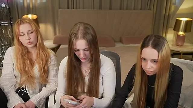 Snapshot of Ella_054 chatting on 13, 10, 2025 Ella 054 online show from 13, 10, 2025