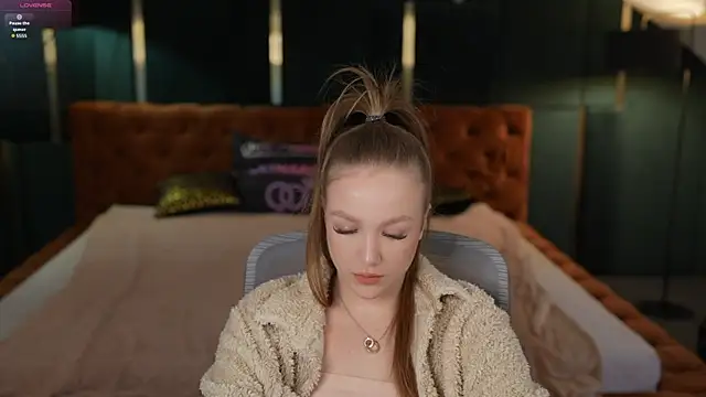 Snapshot of Ella_054 chatting on 15, 10, 2025 Ella 054 online show from 15, 10, 2025