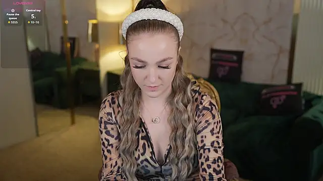 Snapshot of Ella_054 chatting on 30, 10, 2025 Ella 054 online show from 30, 10, 2025