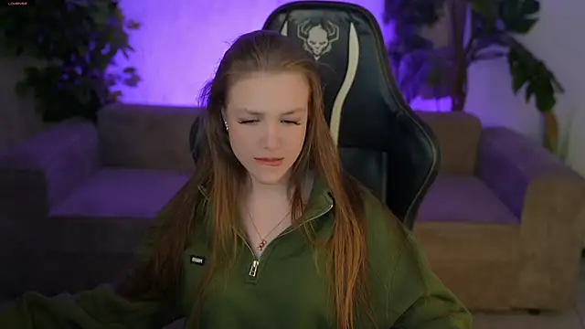 Snapshot of Ella_054 chatting on 9, 11, 2025 Ella 054 online show from 9, 11, 2025