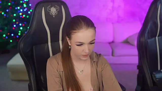 Snapshot of Ella_054 chatting on 19, 12, 2025 Ella 054 online show from 19, 12, 2025